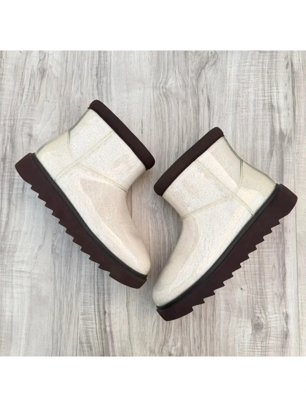 Koolaburra by UGG White Sherpa Waterproof Boots Women’s Size 9
